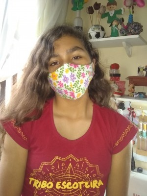 Escoteira faz doação de máscaras para Asilos de Paranaguá